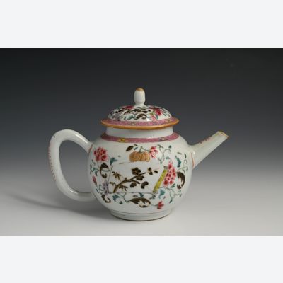 A Chinese famille rose teapot