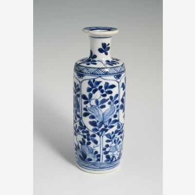 A Chinese porcelain vase
