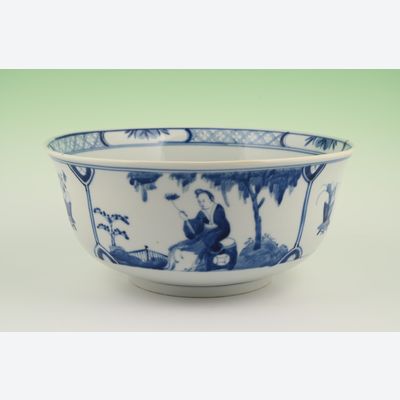 A pair of Chinese porcelain bowls