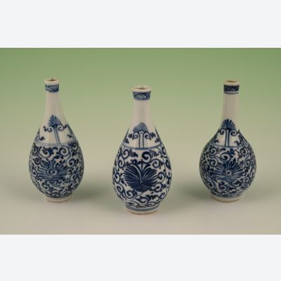 A set of three Chinese porcelain vases