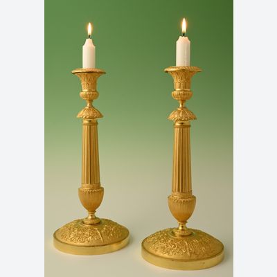 Een stel vuurvergulde Empire kandelaars