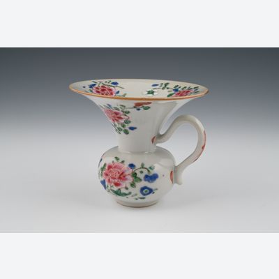 A Chinese porcelain Famille Rose spittoon