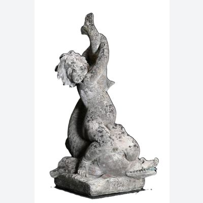 Een zeldzaam tuinbeeld van zandsteen, tevens een fontein