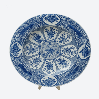 A very large Chinese porcelain dish, diameter 55 cm.