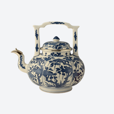 A large Chinese porcelain teapot