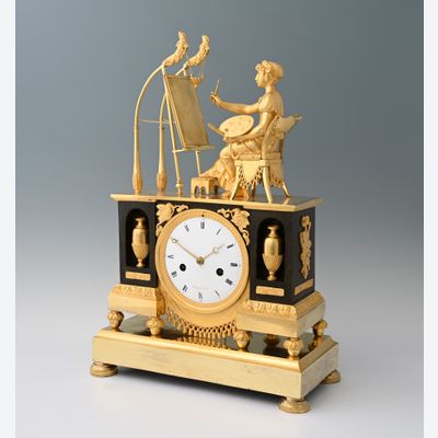 Eine Empire-Pendeluhr „Allegorie der Malerei“