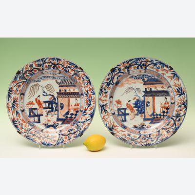 A pair of Chinese porcelain Imari Dishes.