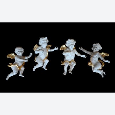 Vier polychrome hölzerne Engel