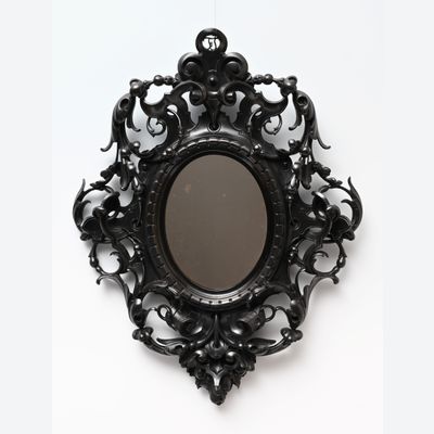 Ein dekorativer Spiegel.