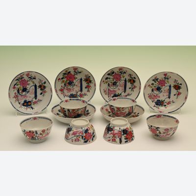 Ein Set von sechs chinesischen Porzellan-Tassen und Untertassen