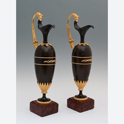 Een paar Empire siervazen