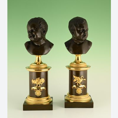 Een stel Empire sculpturen