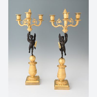 Un ensemble de bougeoirs Empire