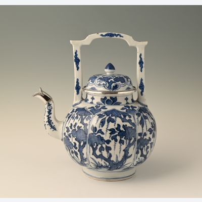 Een Grote Chinese porseleinen theepot