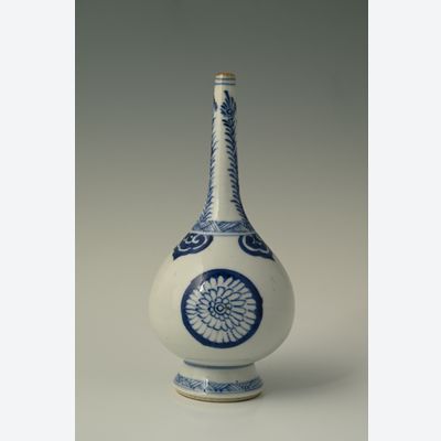 Een Chinese porseleinen sprenkelaar
