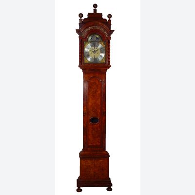 Een Hollandse wortelnoten staande klok met slagwerk en wekker Ed Brookes Amsterdam circa 1725