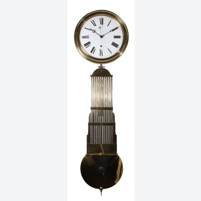 Een goede Franse 'Comtoise' ijzer en messing wandregulateur circa 1860