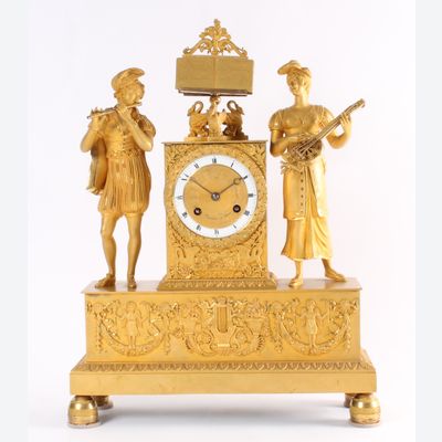 Een goede Franse Charles X vuurverguld bronzen figurale pendule, circa 1825.