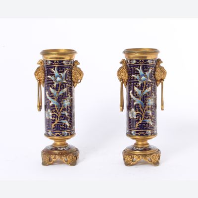 Een paar Franse verguld messing en cloisonné emaillen vaasjes in Orientale stijl, Susse Frères circa 1900.