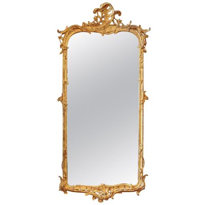 Een Hollandse verguld en gestoken houten spiegel, omstreeks 1750