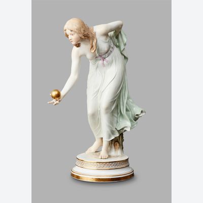 Ein deutsches Meissener Porzellan 'KügelSpielerin' von Walter Scott, um 1890 herum.