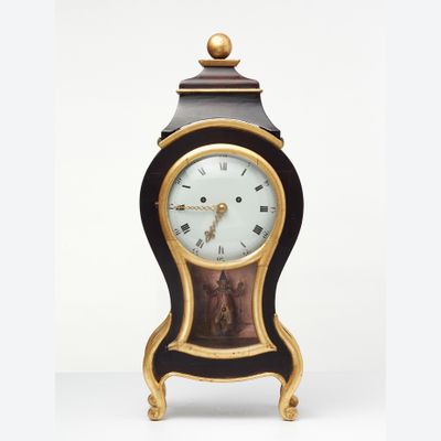 Neuchateloise animated bracket clock