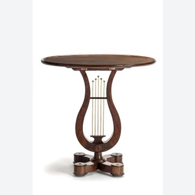 Gueridon en acajou floral