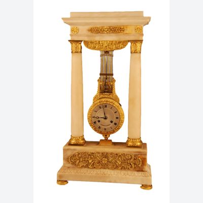 M86 French Marble and Ormolu Swinging Portico Clock, Béchot à  Paris.