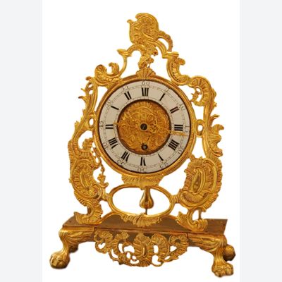 m118 Louis XV mantel clock, fire-gilt, signed by Henri Rossius A Liege.