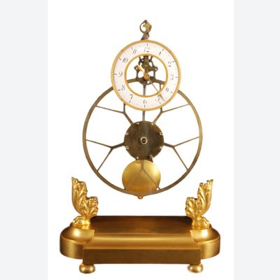 S06 Eine Glas montierte Skelettuhr