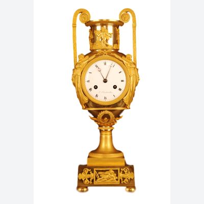 PV05 Vaseshape mantelclock with gilt case