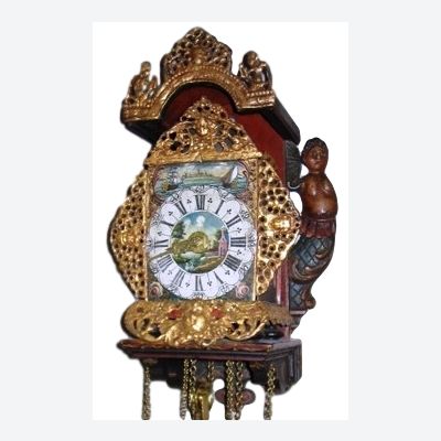 DW26 Chair clock with quarter strike on double bell. 

DW26 Stuhluhr mit Viertelstundenschlag auf Doppelglocke.