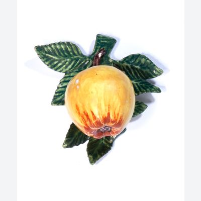 Eine Frucht in Polychromem Delfter Steingut - Apfel