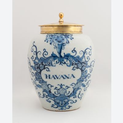 Een Tabakspot met Koperen Deksel in Blauw - Wit Delfts Aardewerk