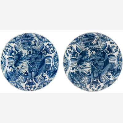 A Pair of Lambertus van Eenhoorn Chargers in Blue and White Delftware