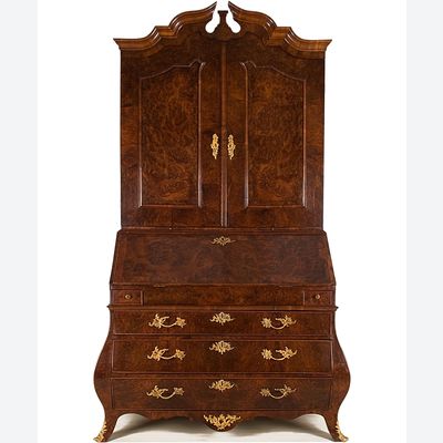 Een Louis XV Wortelnoten Topbureau
