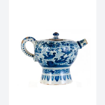 Een Blauw-witte Kleine Pot met Deksel in Delfts Aardewerk