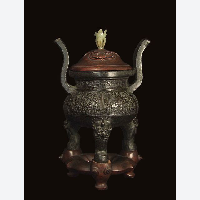 A MING DYNASTY CHINESE BRONZE CENSER