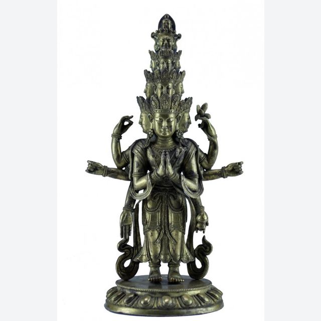 EINE VERGOLDETE BRONZEFIGUR EINES ELFKÖPFIGEN AVALOKITESVARA