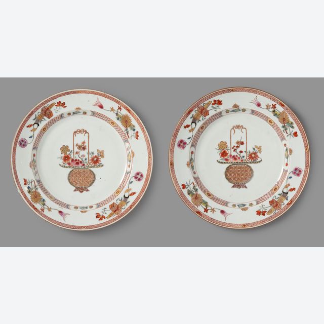 Paire d'assiettes "Panier de fleurs" Famille-rose.