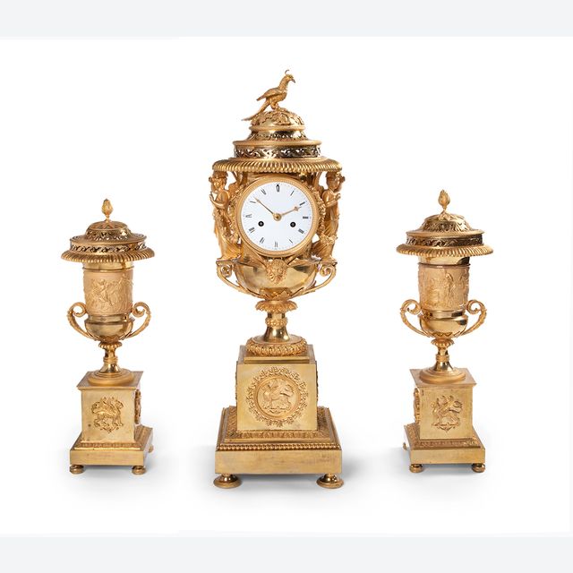Eine beeindruckende französische Drei-Teile-Uhr-Garnitur