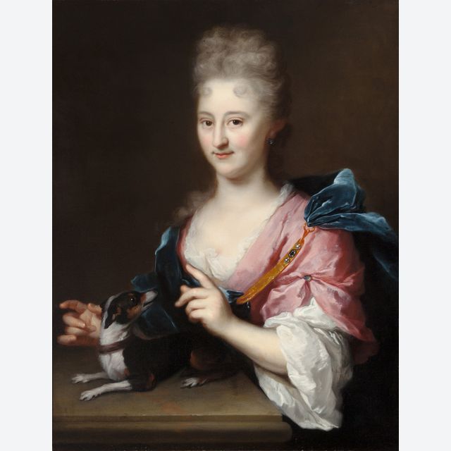 ARNOLD BOONEN (DORDRECHT 1669-1729 AMSTERDAM) – EIN PORTRÄT EINER DAMEN IN EINEM ROSA KLEID UND BLAUER MANTEL MIT EINEM SCHOßHUND