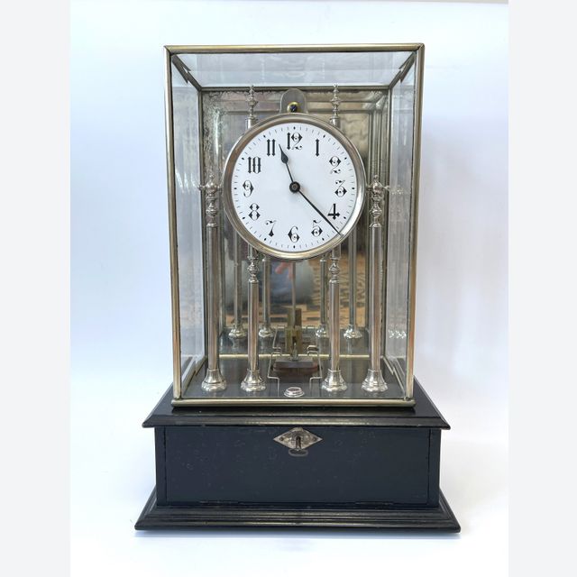 Herbert Scott electrically driven pendulum clock, circa 1902.