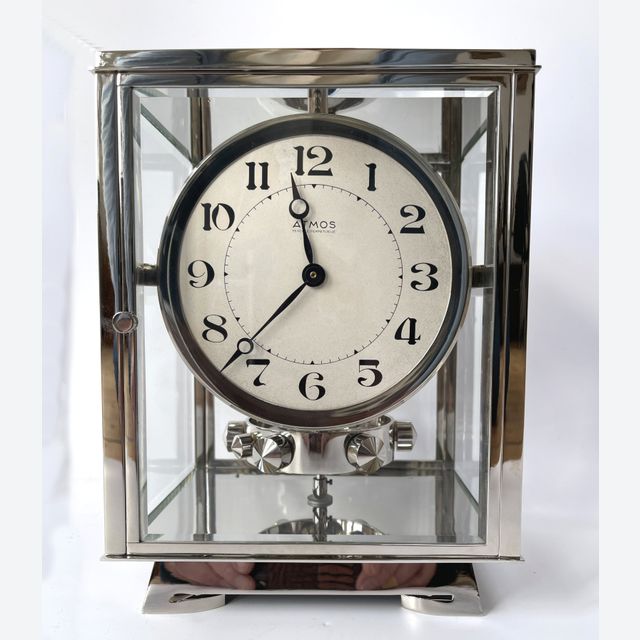 Een nikkelen Atmos klok, Reutter, no 8858 Frankrijk ca.1930.