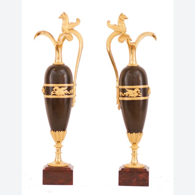 Ein paar Empire-Patinierte Bronze- und Feuervergoldete Zierkannen, ca. 1810