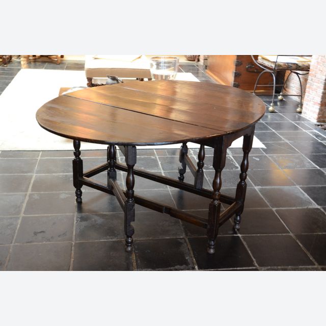 Gateleg table, England, 18th century