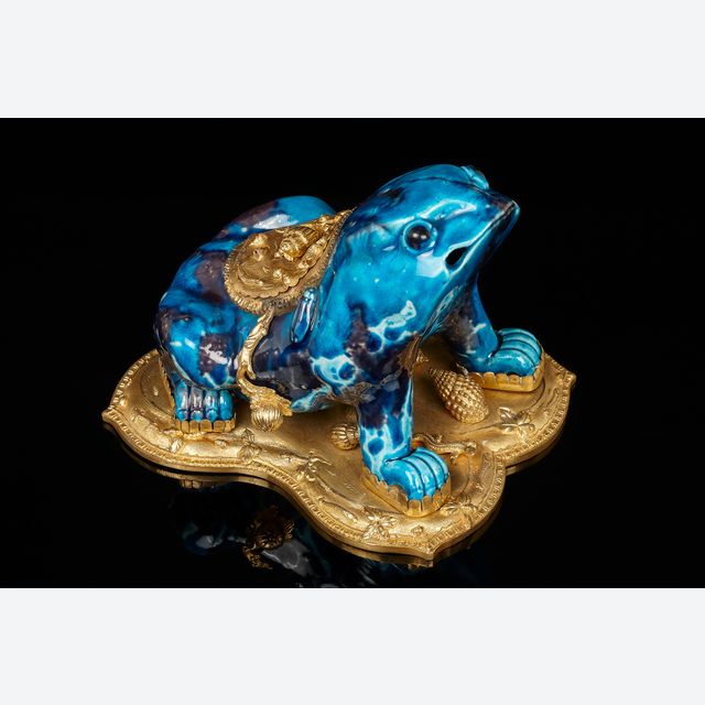 French mounted Régence inkwell in the shape of a Chinese porcelain toad