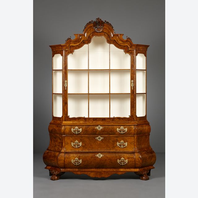 Hollandse Louis XV porseleinkast