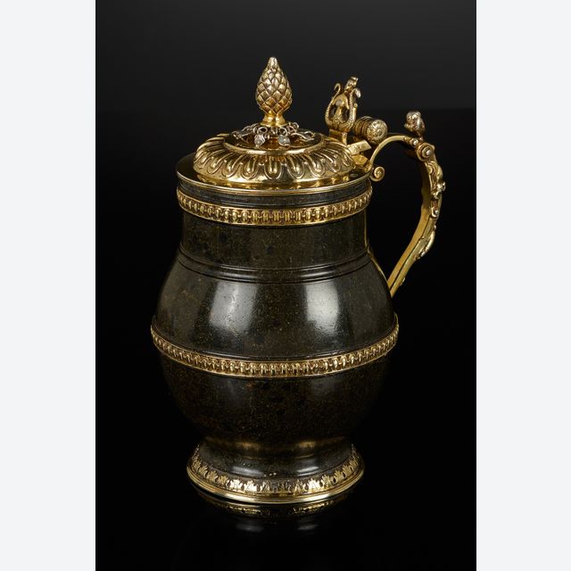 Sächsischer Serpentin-Bierkrug mit vergoldeter Silbermontierung