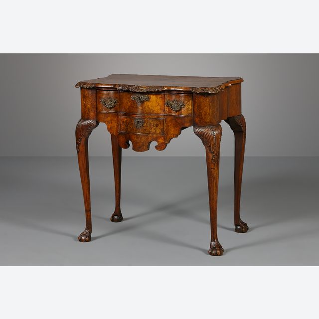 Holländischer Louis XV Wandtisch aus Nussbaum-Wurzelholz